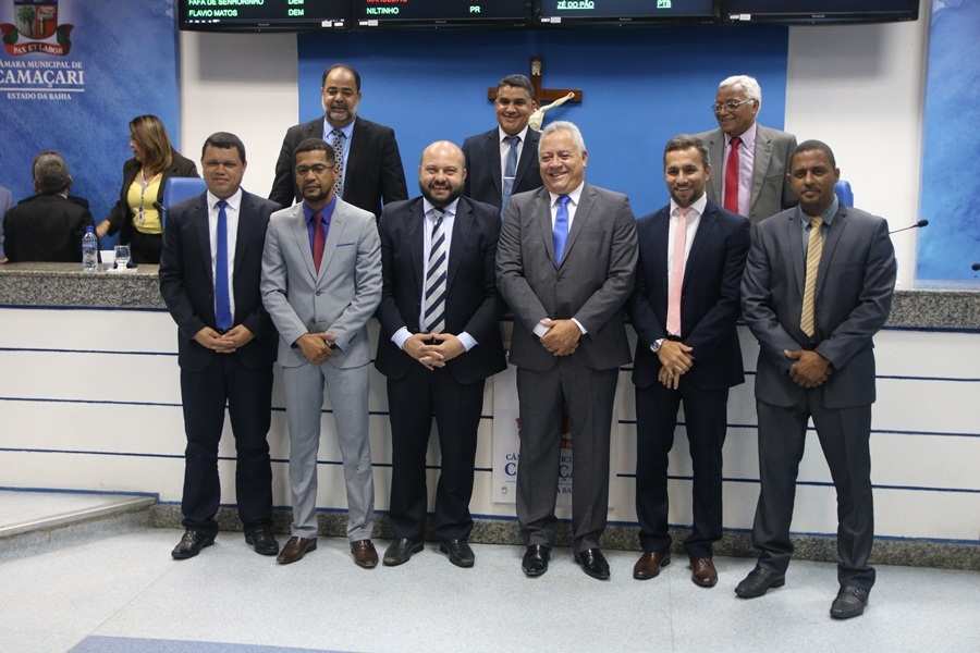 Mesa Diretora 2019-2020: Adalto Santos (Sem Partido), Pastor Neilton (PSB), Dilson Magalhães Junior, Jorge Curvelo (DEM), Flávio Matos (DEM) e Val Estilo (PPS) - Foto Ascom Câmara Municipal Mesa Diretora 2019-2020: Adalto Santos (Sem Partido), Pastor Neilton (PSB), Dilson Magalhães Junior, Jorge Curvelo (DEM), Flávio Matos (DEM) e Val Estilo (PPS) - Foto Ascom Câmara Municipal